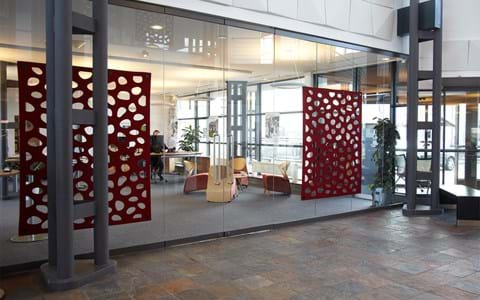 CoverSingle rumdeler i filt i bank (1)